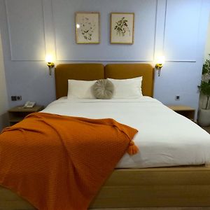 Standard Zimmer mit Kingsize-Bett